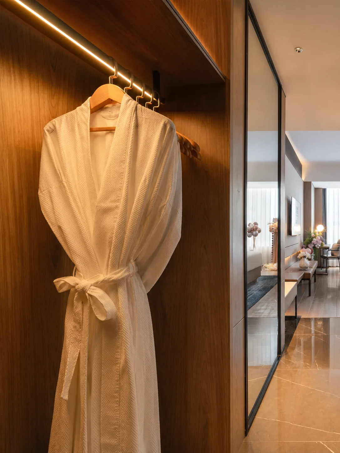 Sliding door hotel wardrobe for compact guestrooms