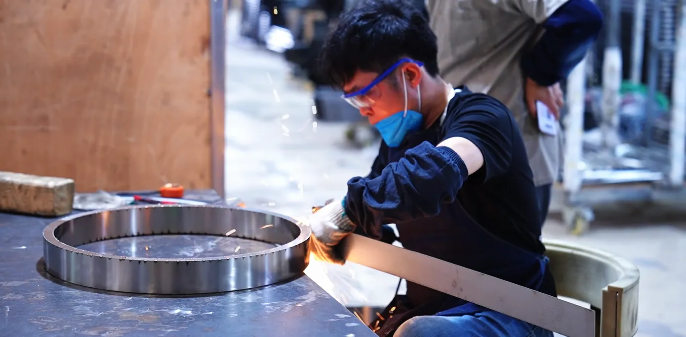 Metal frame welding for hotel tables