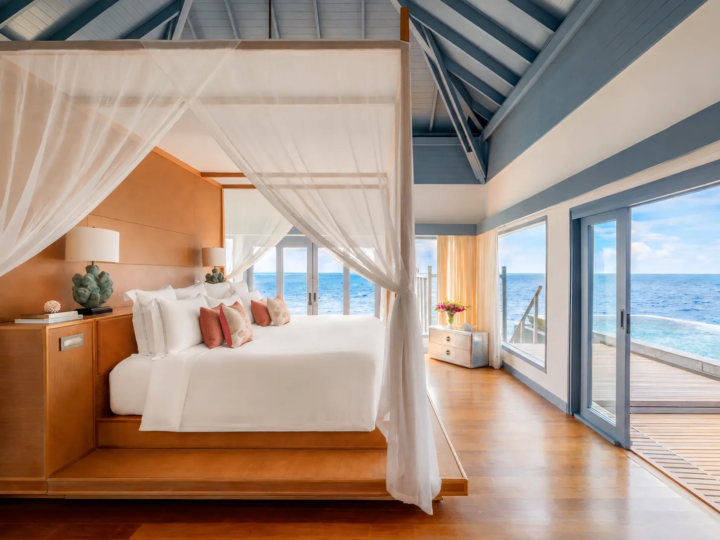 Dubai custom hotel casegoods
